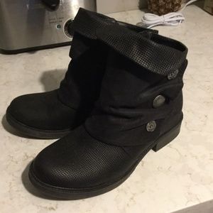 MINT CONDITION !..Womans Blow fish Ankle Boots